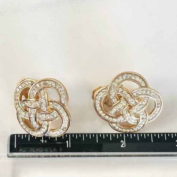 Vintage Love Knot Swarovski (unmarked) Crystals Clip Gold Tone earrings - Picture 5 of 7
